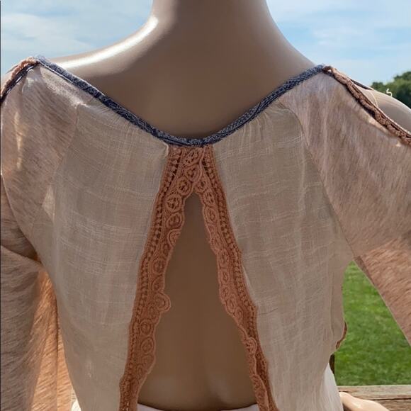 Gimmicks by BKE Cold Shoulder Open Back Embroidered Lace Boho Tunic Top Size S - Picture 11 of 11